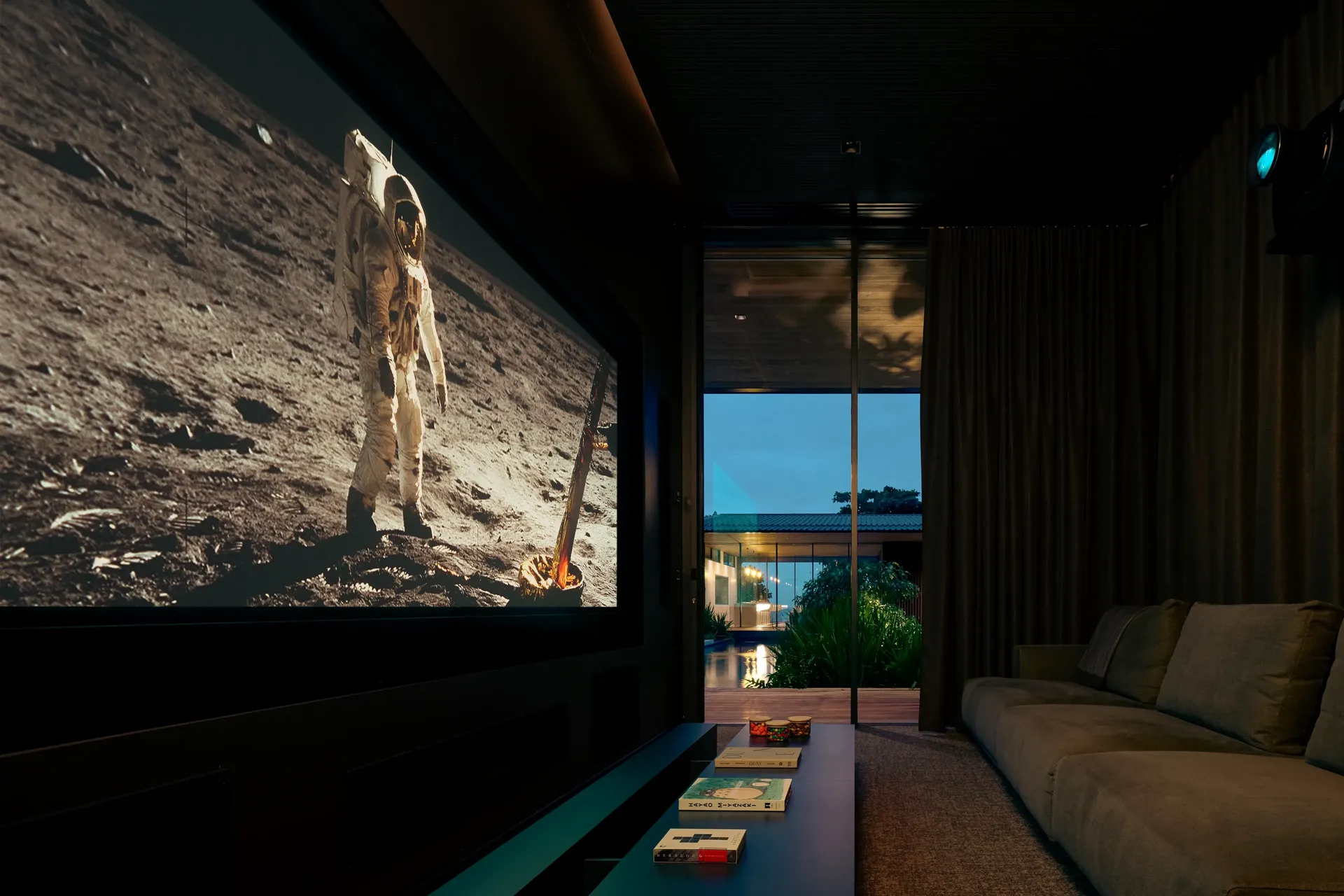 Oro Paraoa SPA Cinema 04 Guy Montagu Pollock