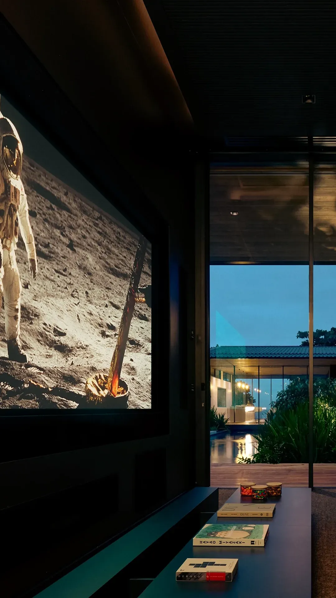 Oro Paraoa SPA Cinema 01 Guy Montagu Pollock mobile header