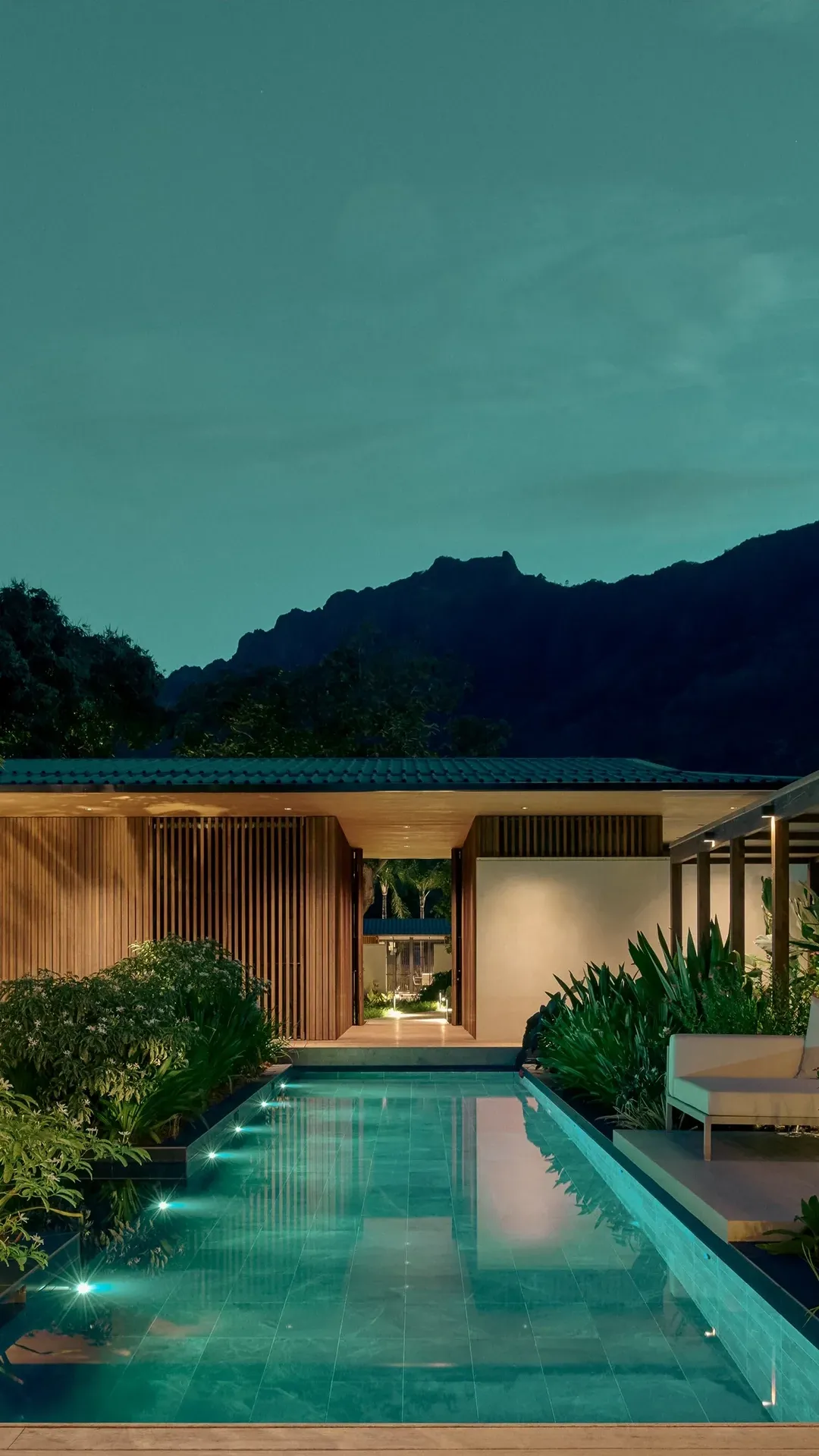 Oro Paraoa SPA Pool Area 01 Guy Montagu Pollock mobile header