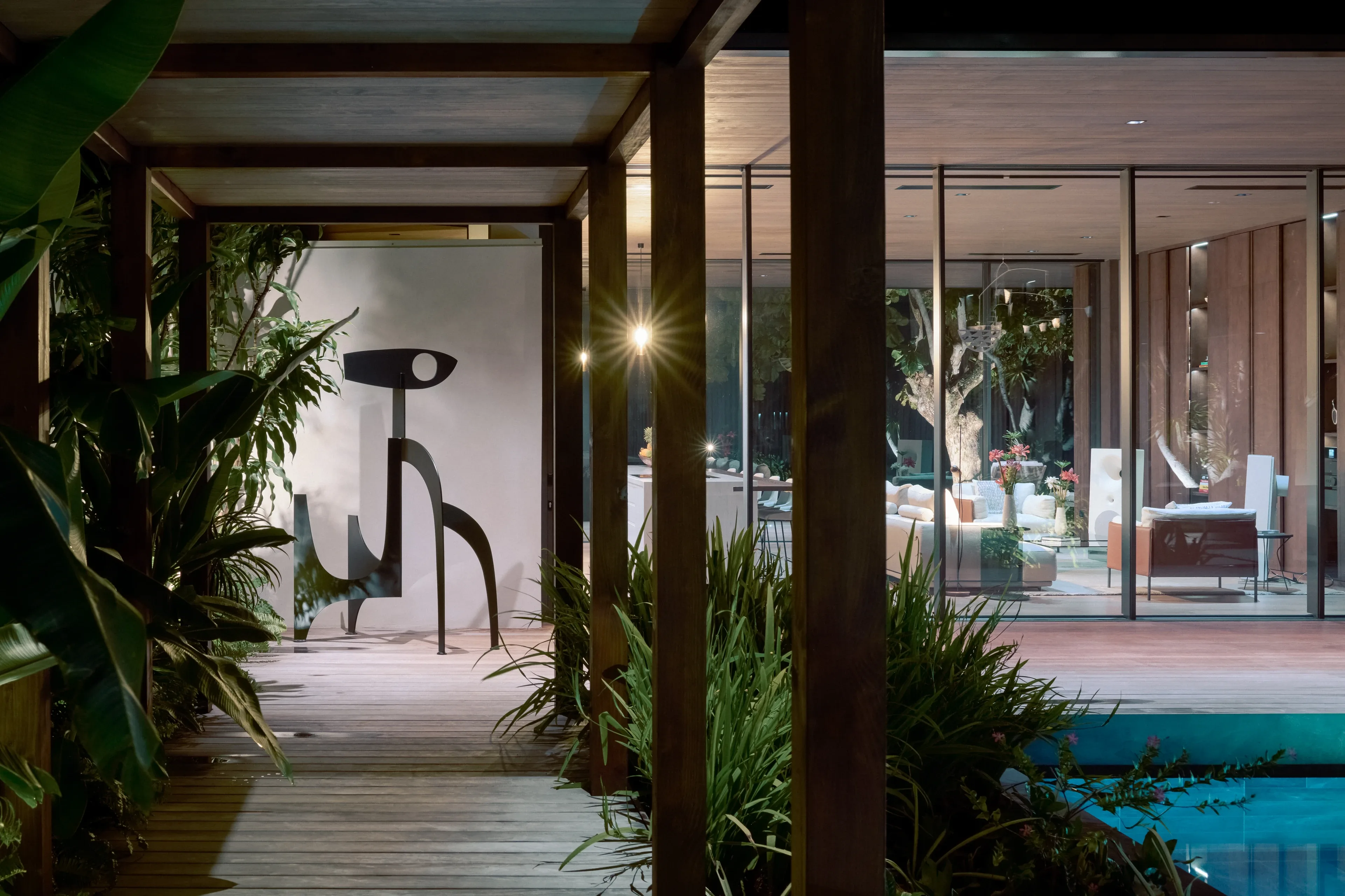 Oro Paraoa EXP Art 01 Guy Montagu Pollock