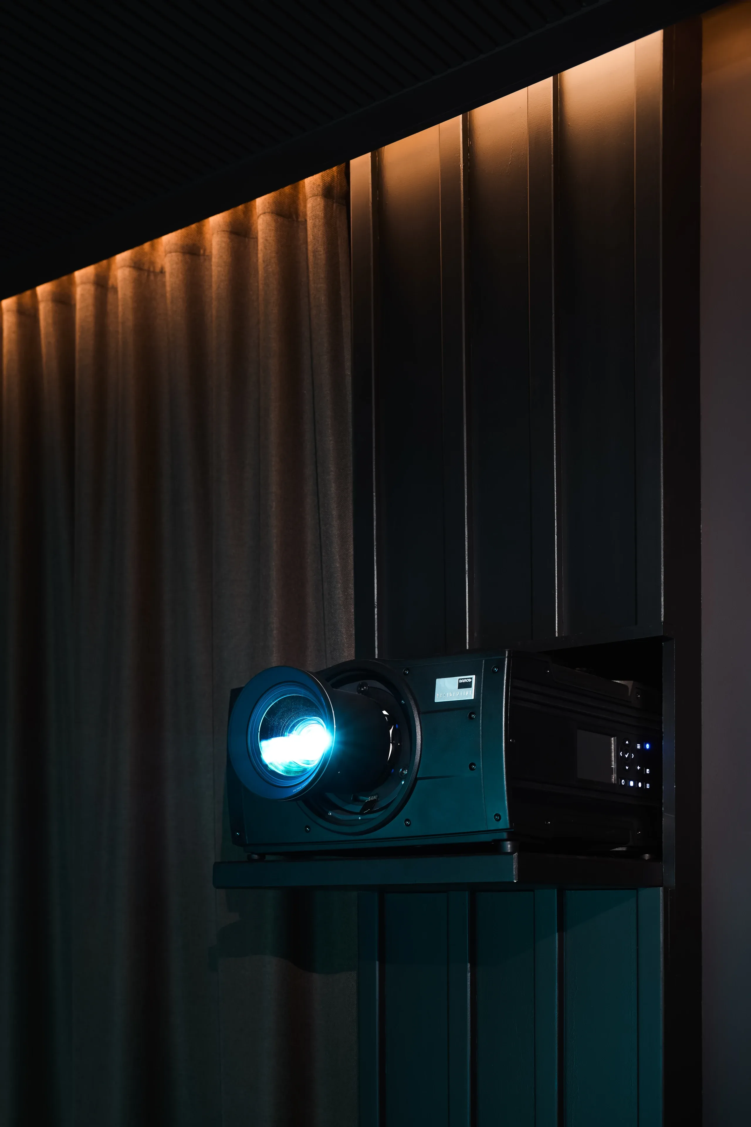 Oro Paraoa SPA Cinema 03 Guy Montagu Pollock