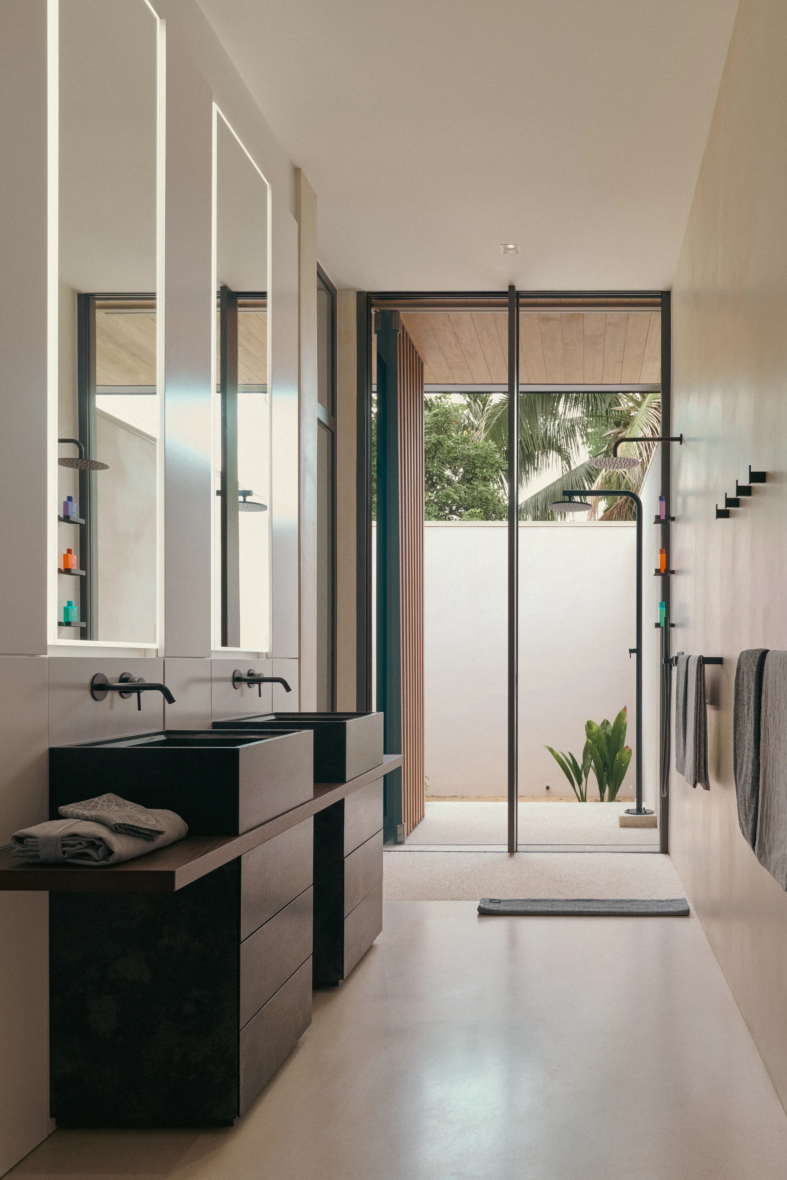 Oro Paraoa SPA Lagoon Villa 12 Guy Montagu Pollock